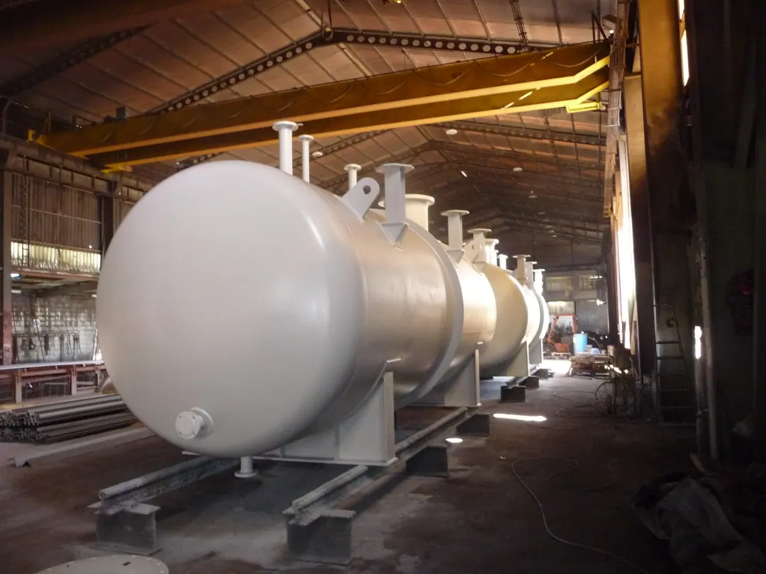 Recipientes a presión terminados en la nave de fabricación de Moreypi