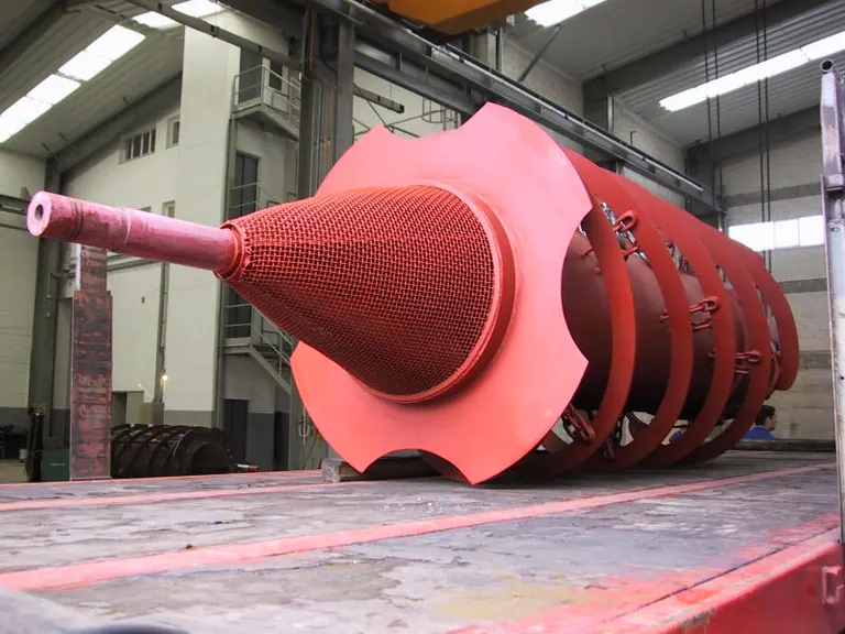 Tornillo sinfín industrial de gran diámetro terminado y pintado